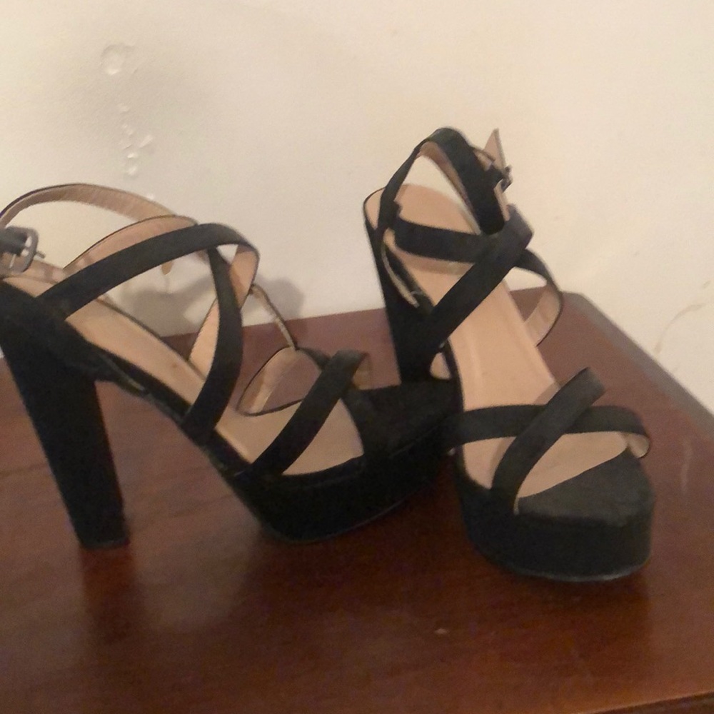 Black straps platform heels